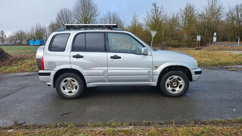 Gebraucht Suzuki Grand Vitara 144 PS (105 kW) 2000 Silber SUV