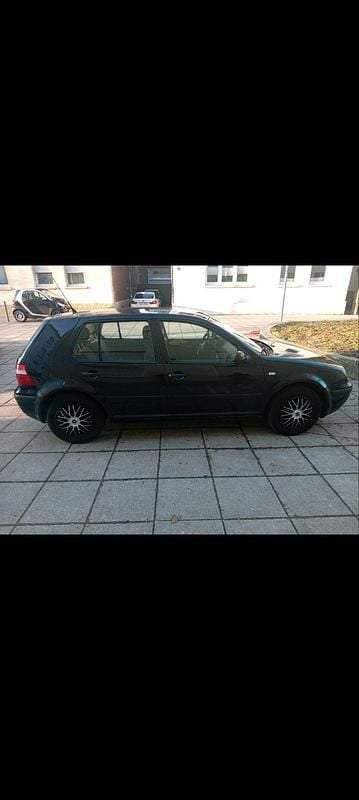 Schwarz Gebraucht 2003 VW Golf IV Kleinwagen | 500 € (Superpreis) - Bild 1/4