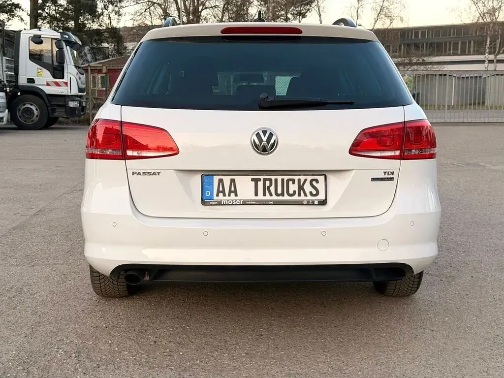 Gebraucht VW Passat 105 PS (77 kW) 2011 Weiß Limousine