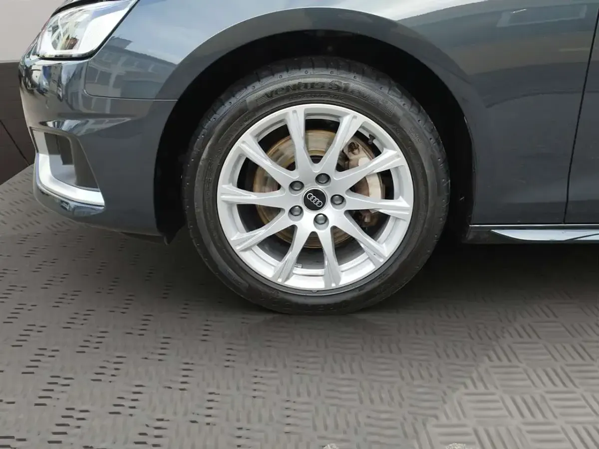 Gebraucht Audi A4 Advanced 204 PS (150 kW) 2023 Grau Kombi