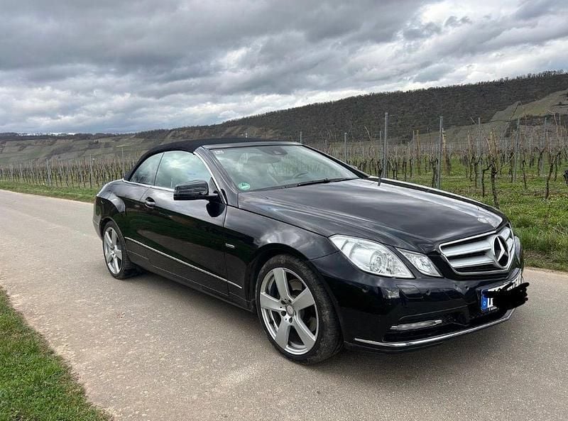 Gebraucht Mercedes E250 Avantgarde 204 PS (150 kW) 2011 Schwarz Cabrio