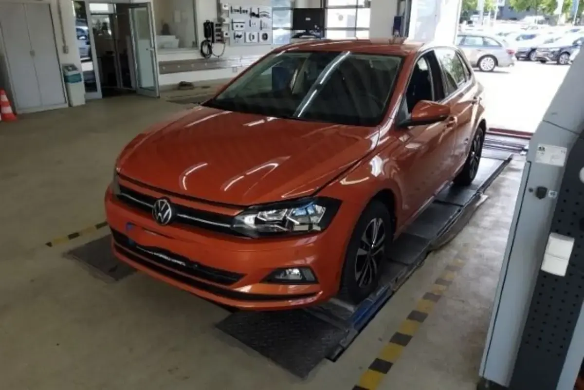 Gebraucht VW Polo United 80 PS (58 kW) 2020 4m energetic orange metallic Kleinwagen