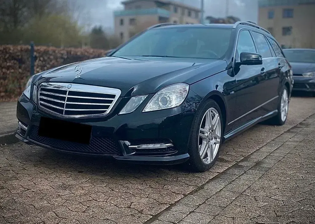 Gebraucht Mercedes E220 AMG line 170 PS (125 kW) 2011 Schwarz Kombi