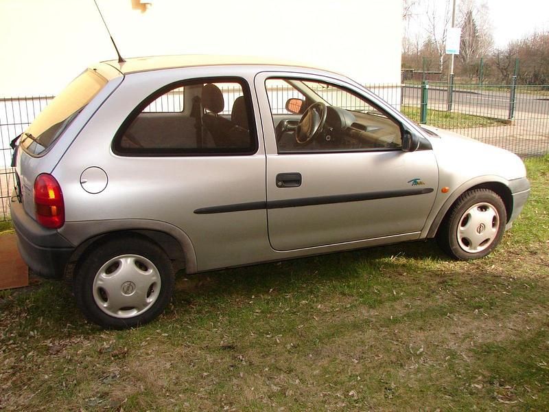 Gebraucht Opel Corsa 45 PS (33 kW) 1997 Silber Kleinwagen