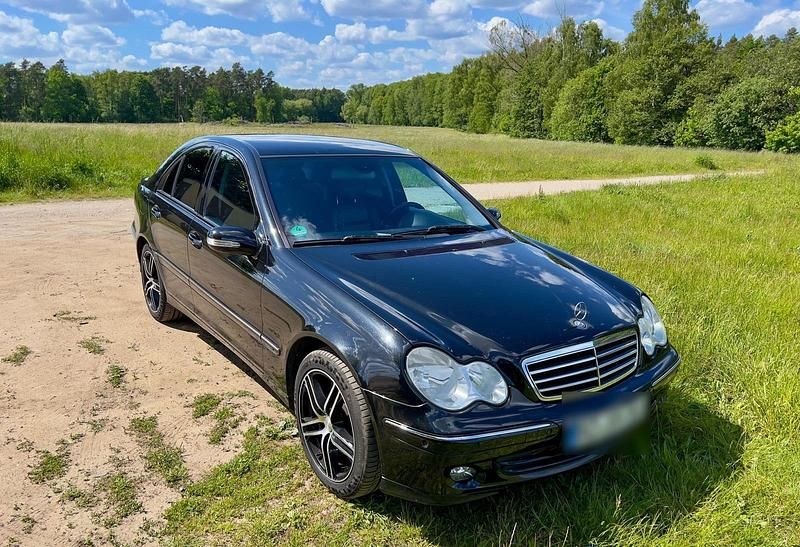 Schwarz Gebraucht 2004 Mercedes C200 Limousine | 4.001 € (Teuer) - Bild 1/4