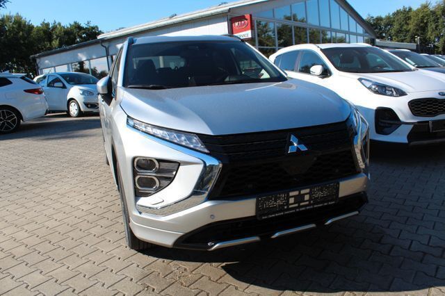 Silber Gebraucht 2022 Mitsubishi Eclipse Cross Top SUV | 30.990 € (Teuer) - Bild 1/4