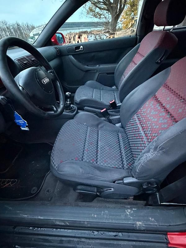Gebraucht Audi A3 125 PS (91 kW) 1997 Rot Kleinwagen