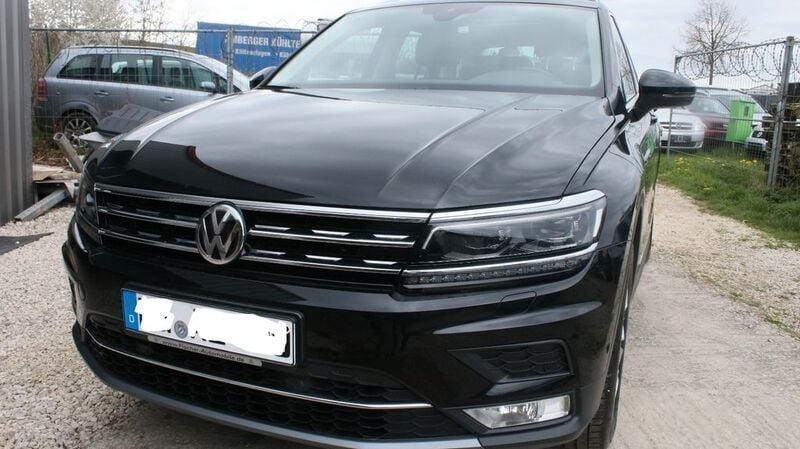 Schwarz Gebraucht 2016 VW Tiguan Highline SUV | 18.999 € (Fairer Preis) - Bild 1/4