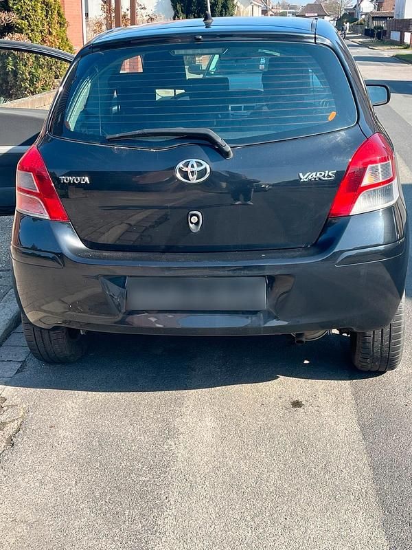 Gebraucht Toyota Yaris 67 PS (49 kW) 2010 Schwarz Kleinwagen