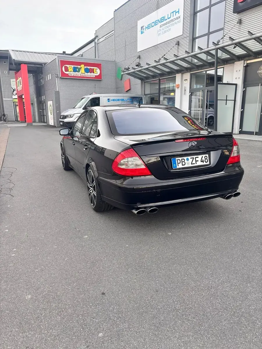 Gebraucht Mercedes E350 Avantgarde 272 PS (200 kW) 2006 Schwarz Limousine