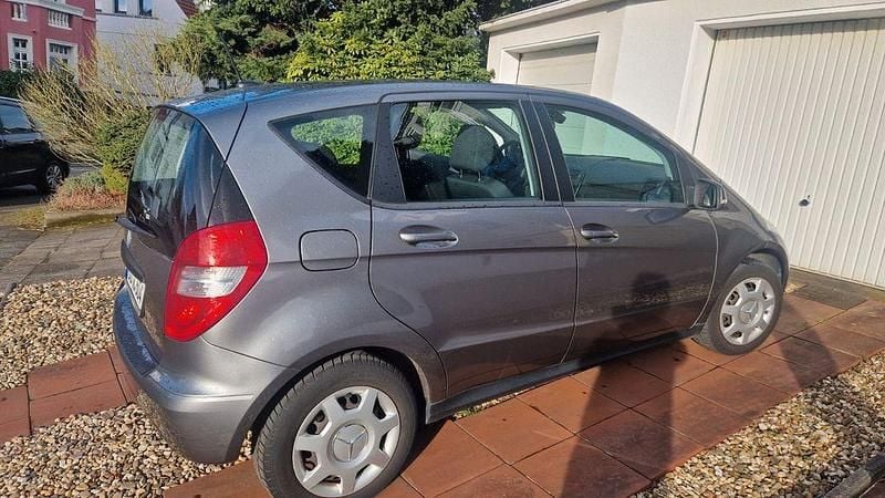 Gebraucht Mercedes A160 95 PS (69 kW) 2012 Grau Van / Kleinbus