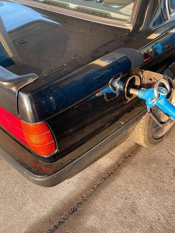 Gebraucht BMW 335 211 PS (155 kW) 1988 Schwarz Limousine