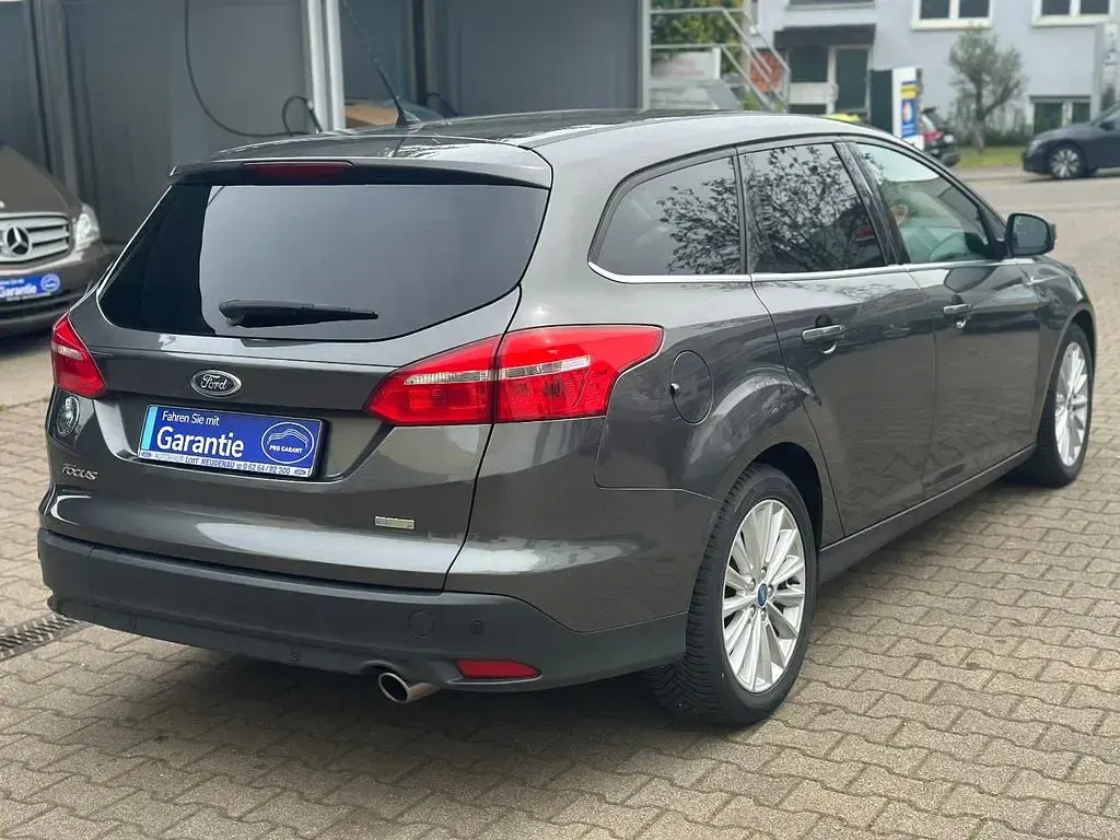 Używany Ford Focus Titanium 150 KM (110 kW) 2015 Szary Sedan/Limuzyna