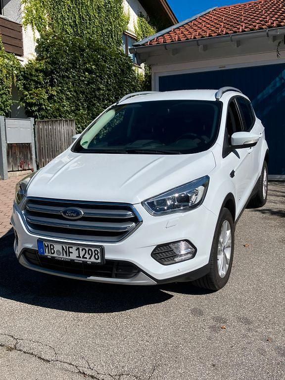Weiß Gebraucht 2018 Ford Kuga Titanium SUV | 15.900 € (Fairer Preis) - Bild 1/4