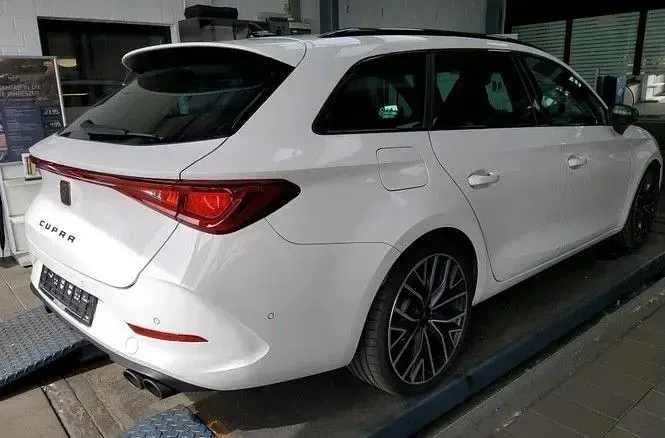 Gebraucht Cupra Leon VZ 310 PS (228 kW) 2024 Weiß Limousine