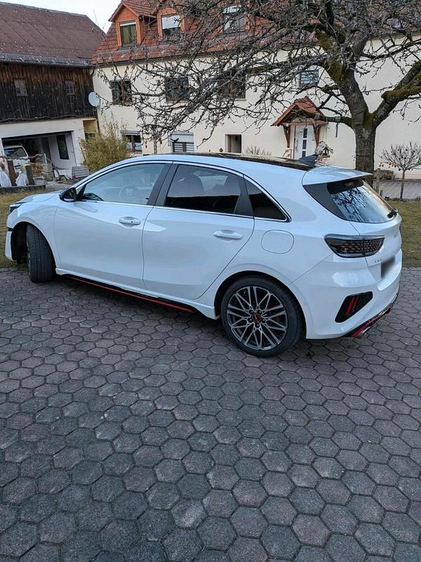 Gebraucht Kia Ceed GT GT 204 PS (150 kW) 2024 Weiß Limousine