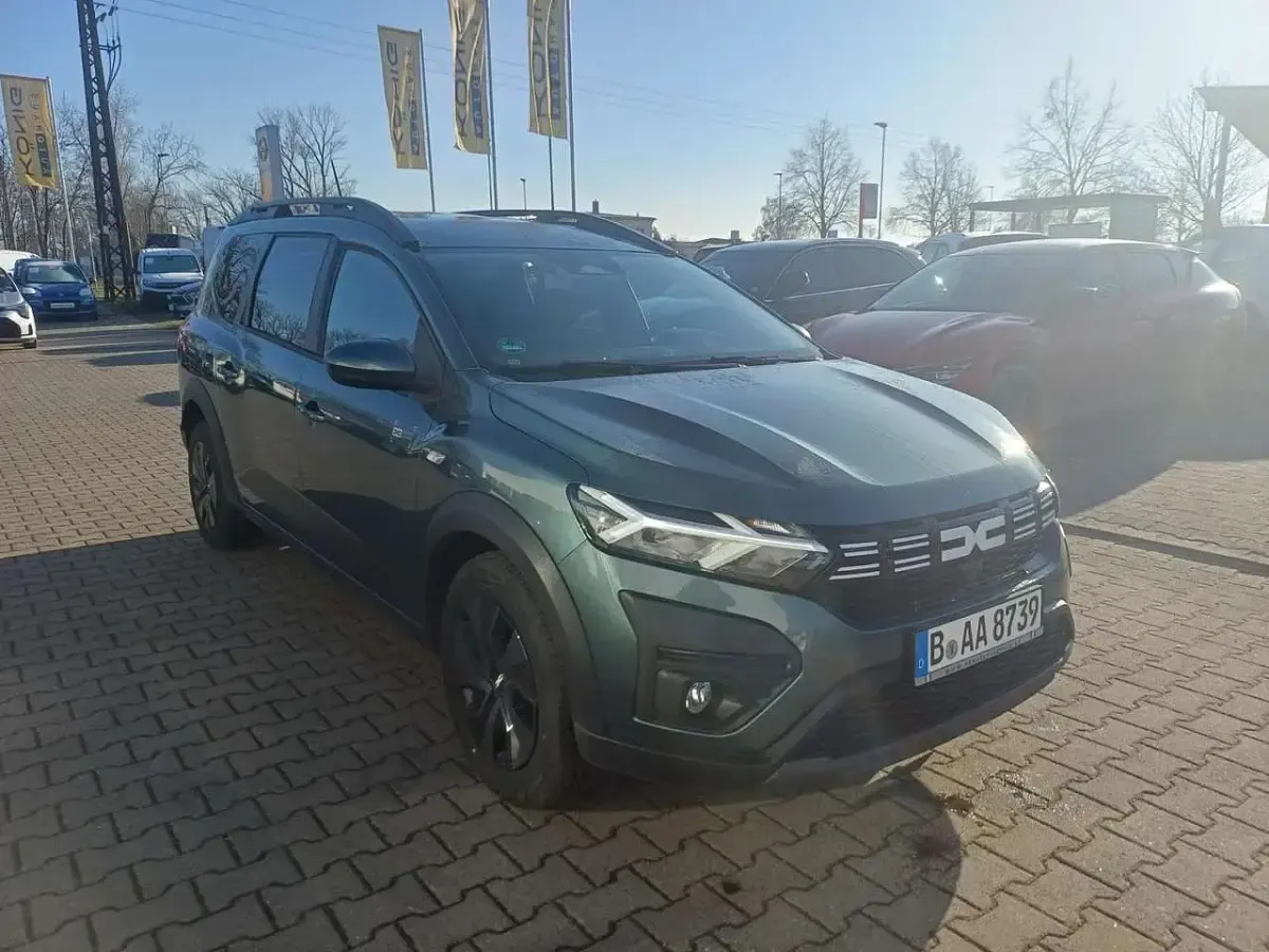 Gebraucht Dacia Jogger Expression 110 PS (80 kW) 2025 Zedergrün Van / Kleinbus