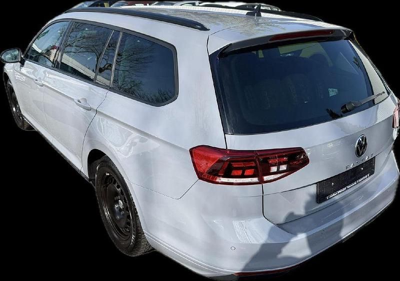 Gebraucht VW Passat Basis 122 PS (89 kW) 2022 Mondsteingrau Kombi