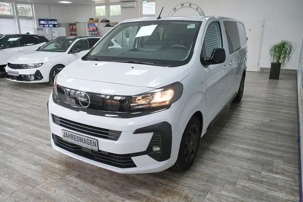 Gebraucht Opel Vivaro-e Combi 144 PS (105 kW) 2025 Weiß Van / Kleinbus