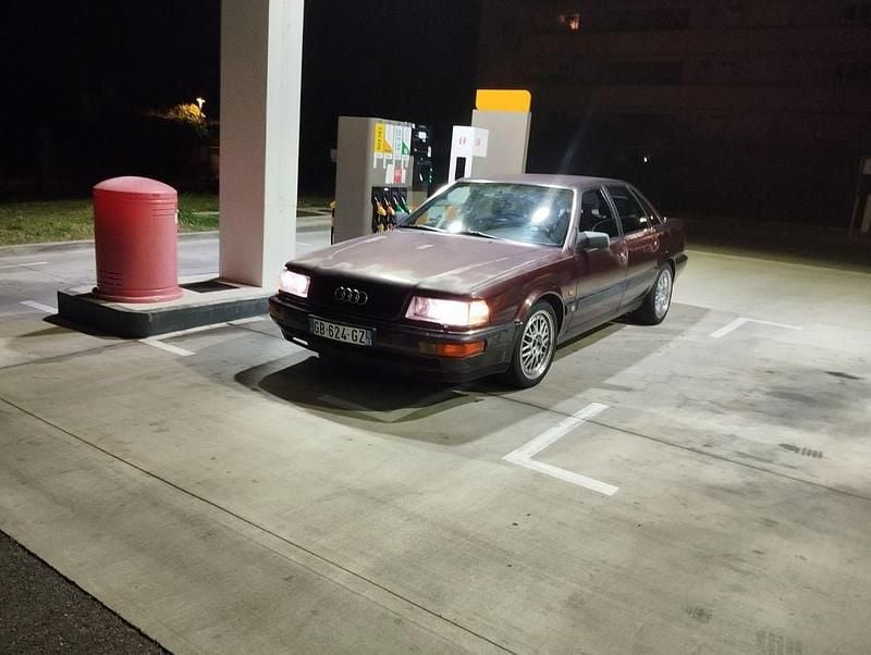 Gebraucht Audi V8 279 PS (205 kW) 1992 Rot Limousine