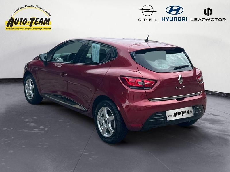 Gebraucht Renault Clio IV LIMITED 118 PS (86 kW) 2018 Rot Limousine