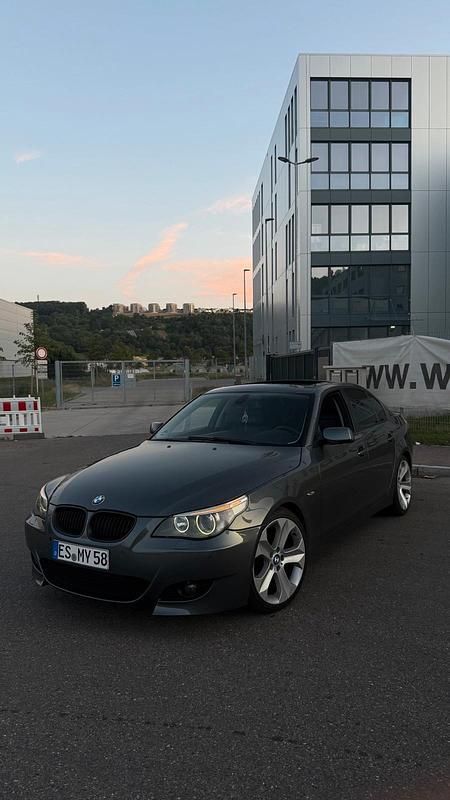 Grau Gebraucht 2004 BMW 530 Limousine | 7.999 € (Teuer) - Bild 1/4