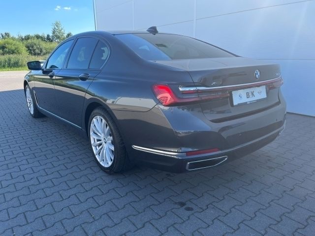 Gebraucht BMW 740 Shadowline 340 PS (250 kW) 2021 Grau metallic sophistograu brillanteffekt metagrau Limousine