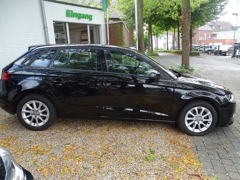 Gebraucht Audi A3 Attraction 105 PS (77 kW) 2013 Schwarz Limousine