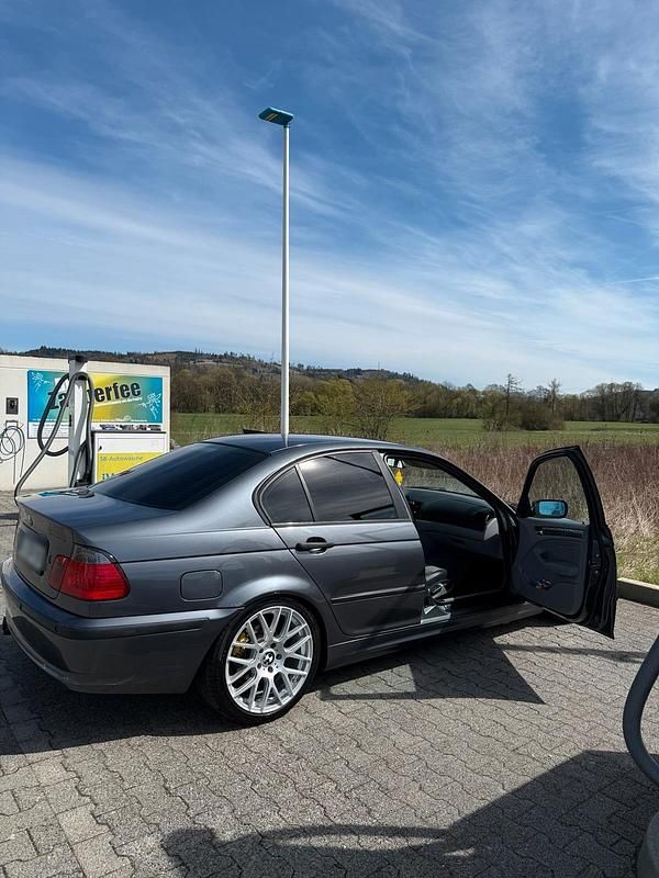Gebraucht BMW 318 143 PS (105 kW) 2002 Grau Limousine
