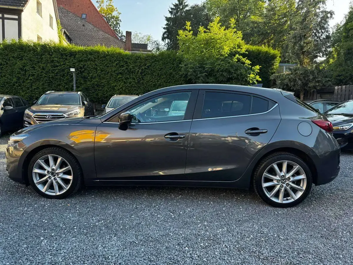 Gebraucht Mazda 3 Sports-Line 120 PS (88 kW) 2017 Matrixgrau metallic Kleinwagen