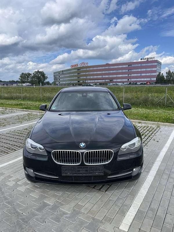 Schwarz Gebraucht 2013 BMW 530 Comfort Edition Limousine | 9.900 € (Superpreis) - Bild 1/4