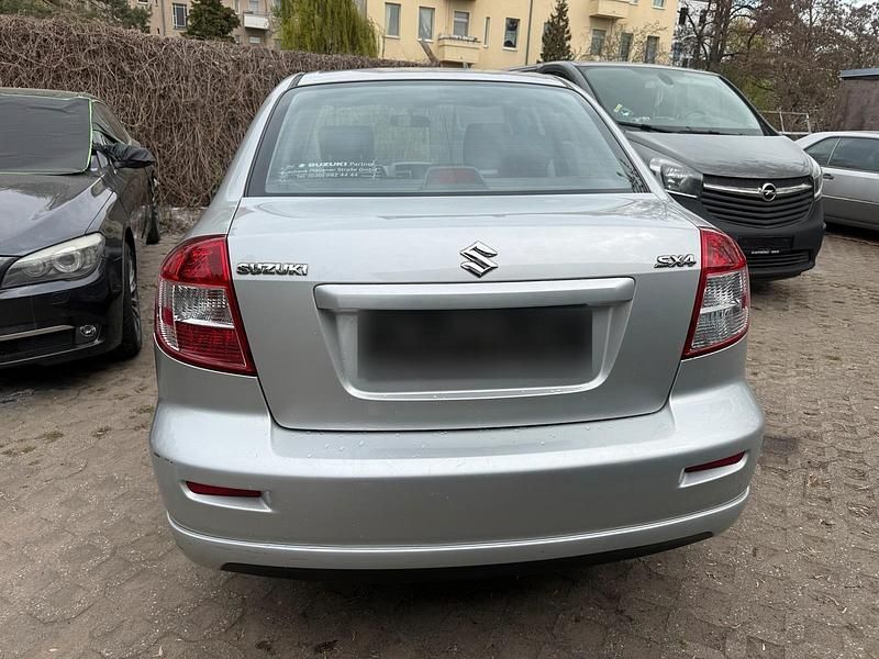 Usado Suzuki SX4 107 HP (78 kW) 2009 Prateado Sedan