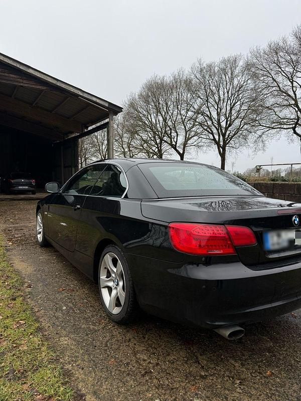Gebraucht BMW 318 Cabriolet 143 PS (105 kW) 2010 Schwarz Cabrio