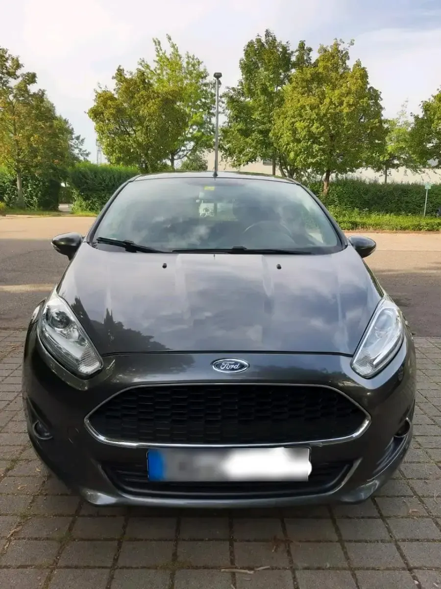 Gebraucht Ford Fiesta 101 PS (74 kW) 2016 Grau Kleinwagen
