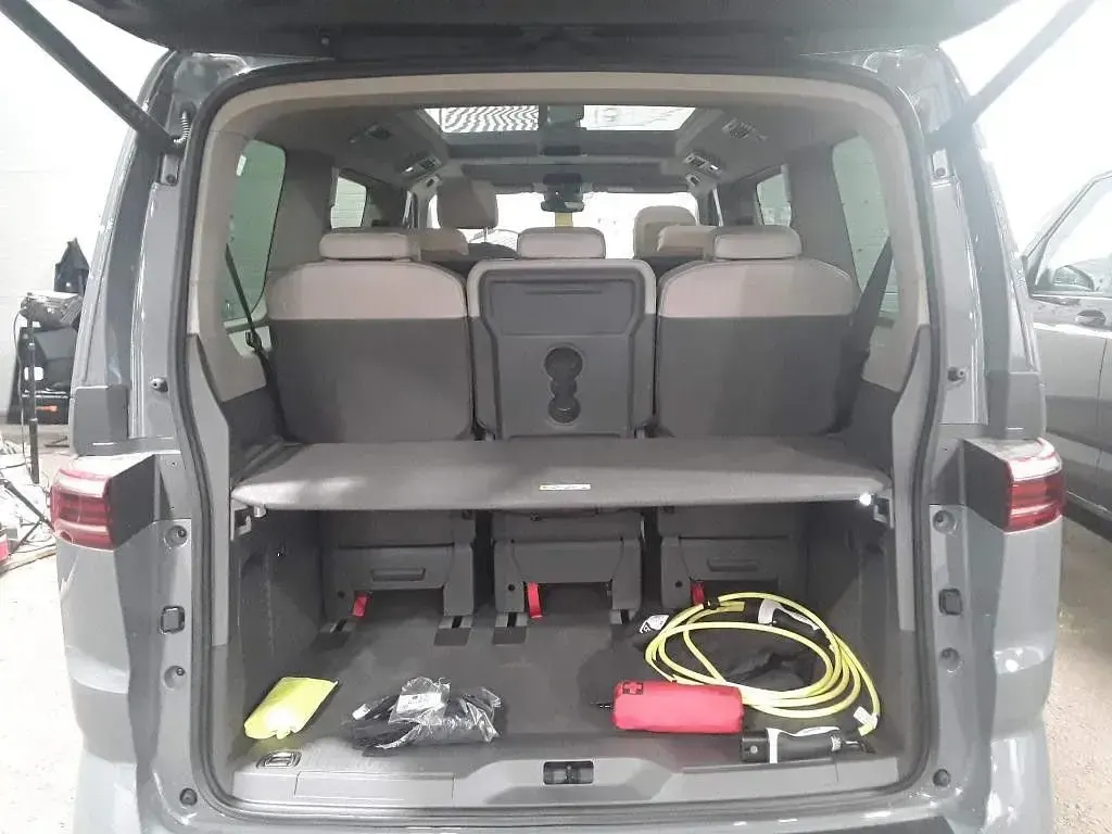 Gebraucht VW Multivan Edition 245 PS (180 kW) 2025 Pure grey/deep black perleffek Van / Kleinbus