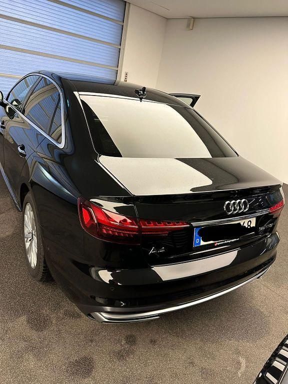 Używany Audi A4 Advanced 150 KM (110 kW) 2021 Czarny Sedan/Limuzyna