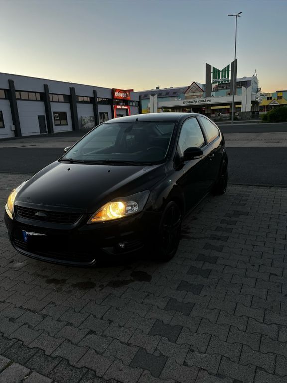 Schwarz Gebraucht 2008 Ford Focus Titanium Limousine | 1.500 € (Superpreis) - Bild 1/4