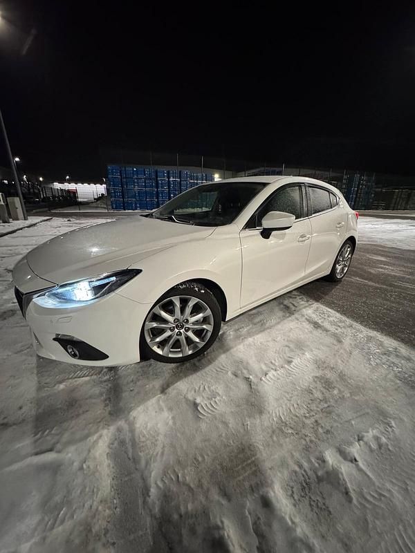 Gebraucht Mazda 3 Inclusive 120 PS (88 kW) 2015 Weiß Limousine
