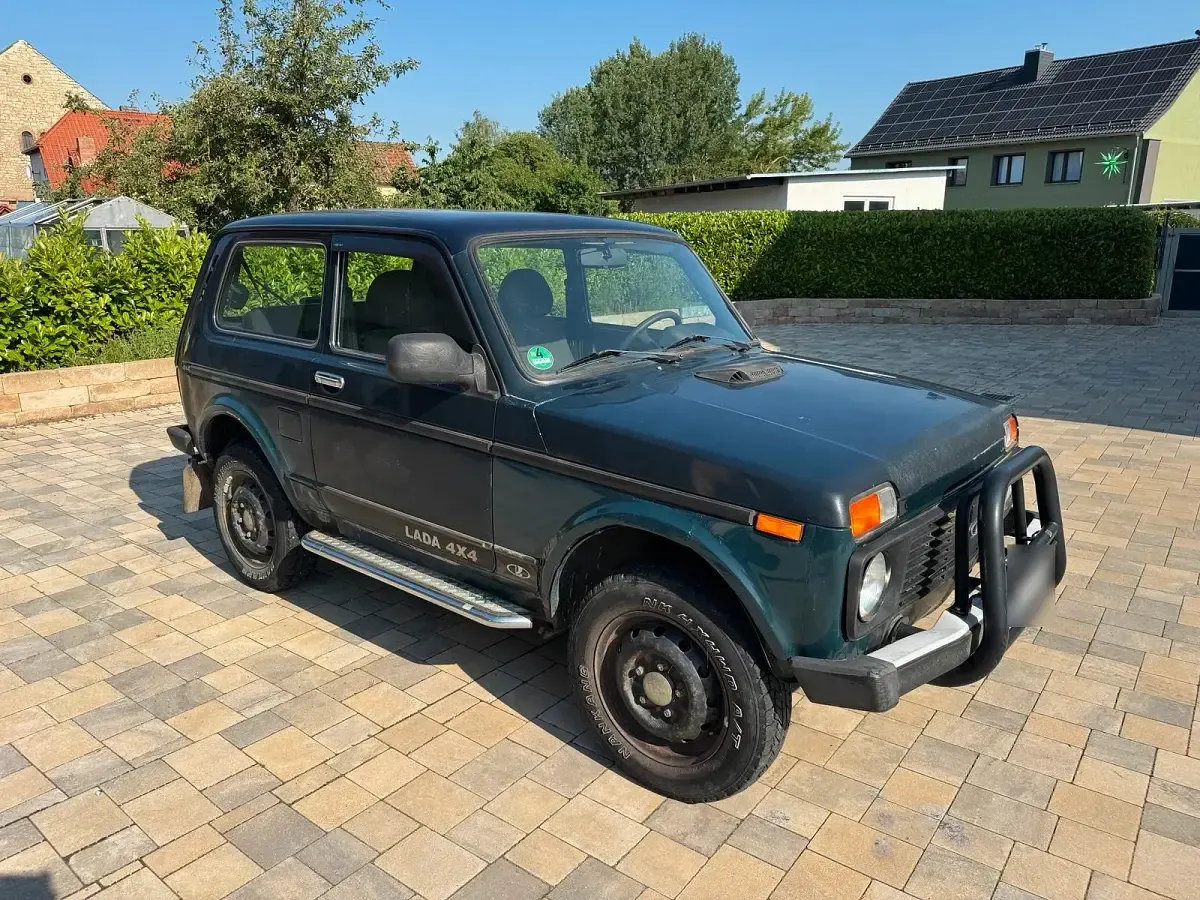 Gebraucht Lada niva 81 PS (59 kW) 2012 Grün SUV