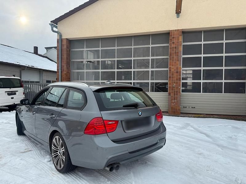 Gebraucht BMW 330 M Sport 245 PS (180 kW) 2012 Grau Kombi