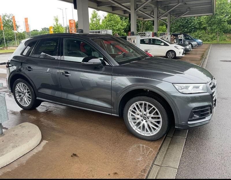 Grau Gebraucht 2019 Audi Q5 Ambiente SUV | 21.000 € (Superpreis) - Bild 1/4