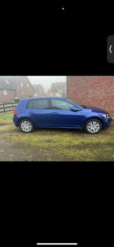 Blau Gebraucht 2018 VW Golf VII Kleinwagen | 14.449 € (Superpreis) - Bild 1/4