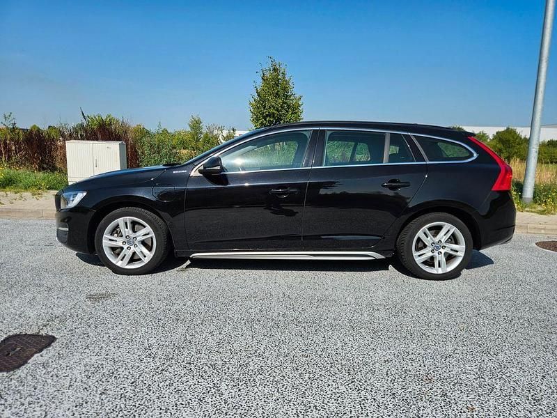 Gebraucht Volvo V60 Momentum 220 PS (161 kW) 2015 Schwarz Kombi