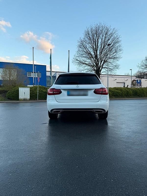 Gebraucht Mercedes C300e 313 PS (230 kW) 2021 Weiß Kombi