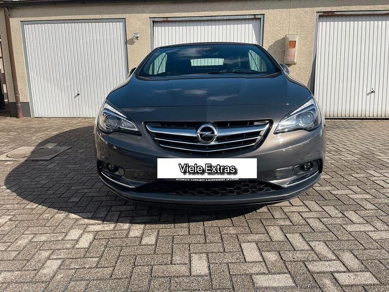Grau Gebraucht 2013 Opel Cascada Edition Cabrio | 8.999 € (Fairer Preis) - Bild 1/4