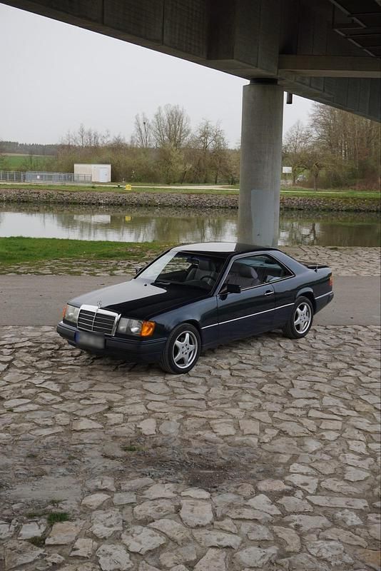 Gebraucht Mercedes E300 180 PS (132 kW) 1987 Blau Coupé