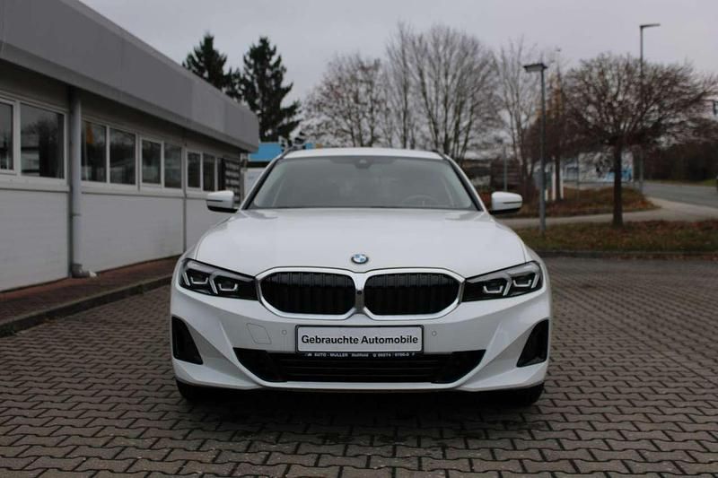 Gebraucht BMW 318 156 PS (114 kW) 2023 Alpinweiss iii Kombi