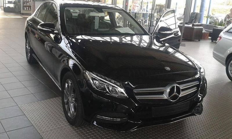 Schwarz Gebraucht 2014 Mercedes C220 Limousine | 19.590 € (Fairer Preis) - Bild 1/4