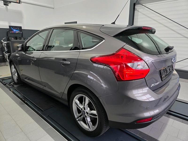 Gebraucht Ford Focus 125 PS (91 kW) 2013 Braun Kleinwagen