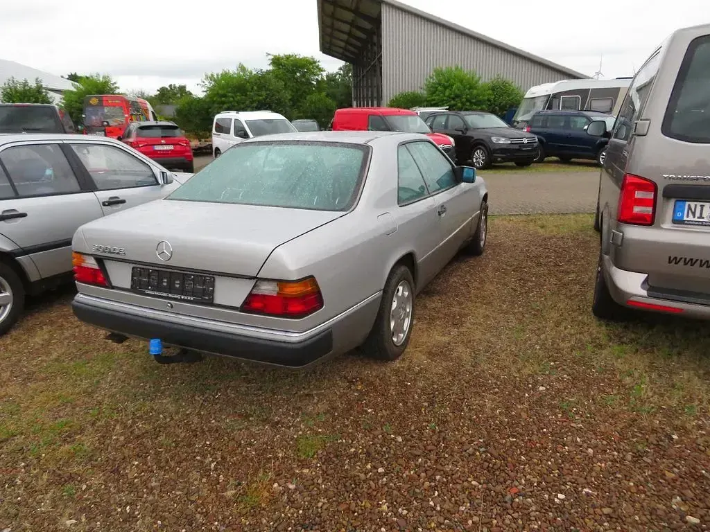Gebraucht Mercedes 300 179 PS (131 kW) 1990 Silber Coupé